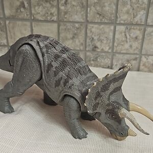 Jurrasic World 12" Mattel Triceratops Dual Attack Dinosaur